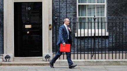 Le ministre chargé du Brexit, Dominic Raab,&nbsp;pris en photo le 6 novembre 2018 à Londres, avant sa démission le 15 novembre 2018. (TOLGA AKMEN / AFP)