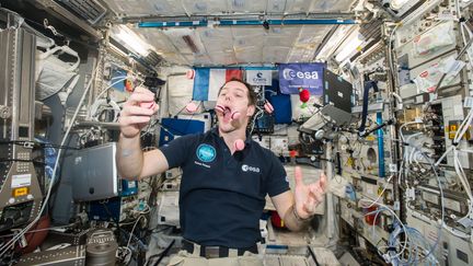 Thomas Pesquet dans la Station spaciale internationale, le 27 février 2017. (AFP PHOTO/ESA/NASA)