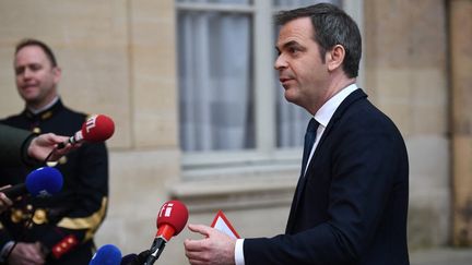 Le porte-parole du gouvernement Olivier Véran, le 12 mars 2023 à Matignon. (CHRISTOPHE ARCHAMBAULT / AFP)