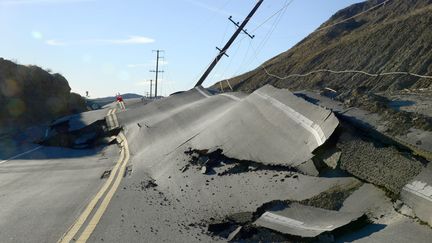 La route de Vasquez Canyon près de Santa Clarita (Californie), le 20 novembre 2015. (MAXPPP)