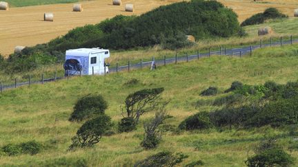 Un camping car sur une route en France. Photo d'illustration. (LEYLA VIDAL / MAXPPP)