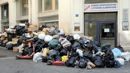 Grève des&nbsp;éboueurs à Marseille le jeudi 30 septembre. (NICOLAS VALLAURI / MAXPPP)