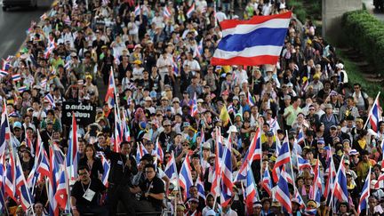 Des manifestants antigouvernement, &agrave; Bangkok (Tha&iuml;lande), le 27 novembre 2013. (CHRISTOPHE ARCHAMBAULT / AFP)