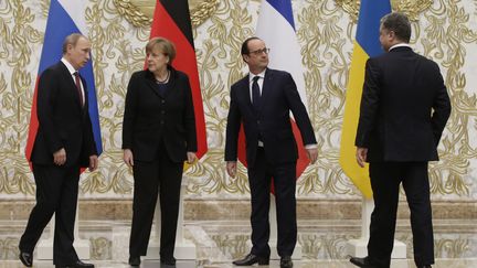 Vladimir Poutine,&nbsp;Angela Merkel, Fran&ccedil;ois Hollande et Petro Porochenko, le 11 f&eacute;vrier 2015 &agrave; Minsk (Bi&eacute;lorussie). (TATYANA ZENKOVICH / AFP)