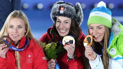 Les Suissesses Lara Gut et Dominique Gisin et la Slovène Tina Maze, le podium de la descente olympique (LOIC VENANCE / AFP)