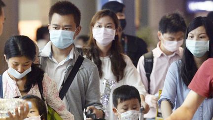  (Les touristes arrivés à l'aéroport international Incheon portent des masques pour se protéger contre le coronavirus MERS  © MAXPPP)