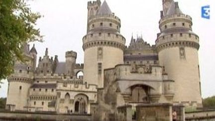 Monuments et cinéma au château de Pierrefonds avec Mario Luraschi
 (Culturebox)