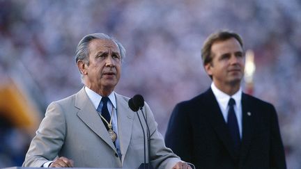 Juan Antonio Samaranch, (à gauche), lors de la cérémonie des Jeux Olympiques de 1984 à Los Angeles. (ABC PHOTO ARCHIVES / DISNEY GENERAL ENTERTAINMENT CON)