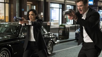 Chris Hemsworth (agent H) et Tessa Thompson (agent M) forment le nouveau duo de Men in Black : International (Sony Pictures Releasing France)