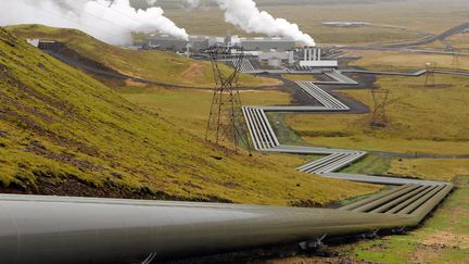 Vue sur la centrale de Hellisheiði, en Islande, le 25 septembre 2012. (MAXPPP)