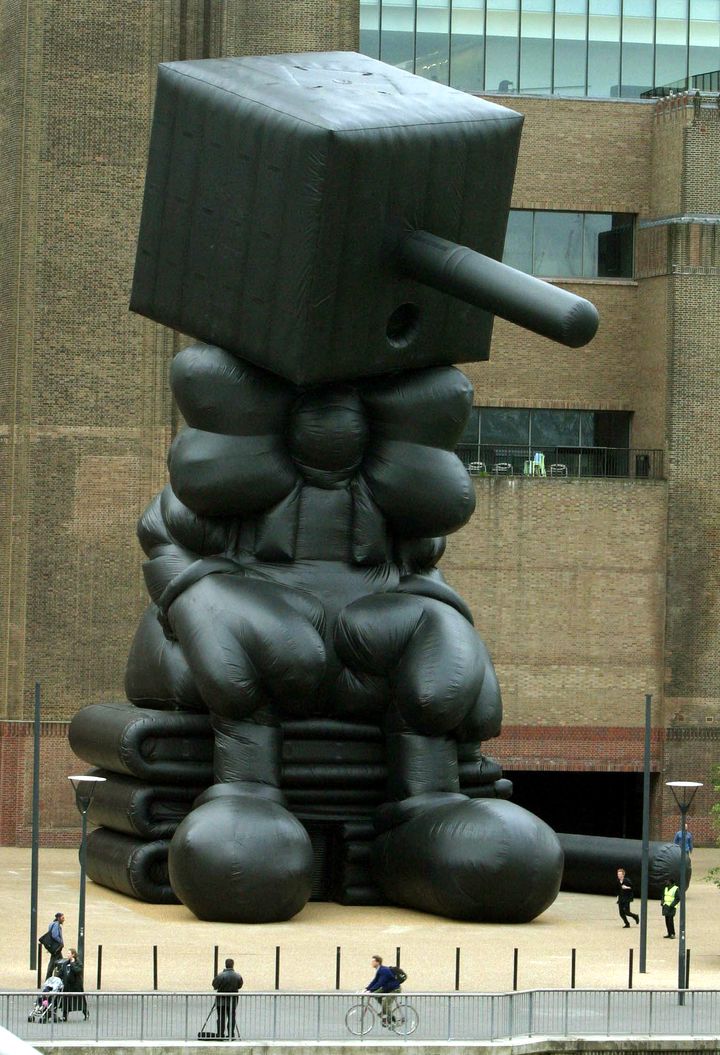 L'&oelig;uvre "Blockhead" de Paul McCarthy, le 19 mai 2003, &agrave; Londres (Royaume-Uni). (MATT DUNHAM / REUTERS)