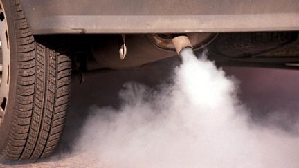 Selon l'OMS, les gaz d'&eacute;chappement des moteurs diesel sont des canc&eacute;rog&egrave;nes certains. (PIERRE COUBLE / MAXPPP)