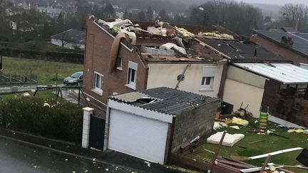 À Liévin (Pas-de-Calais) plusieurs maisons ont eu la toiture arrachée après le passage de la tempête Dennis. (France Bleu Nord)