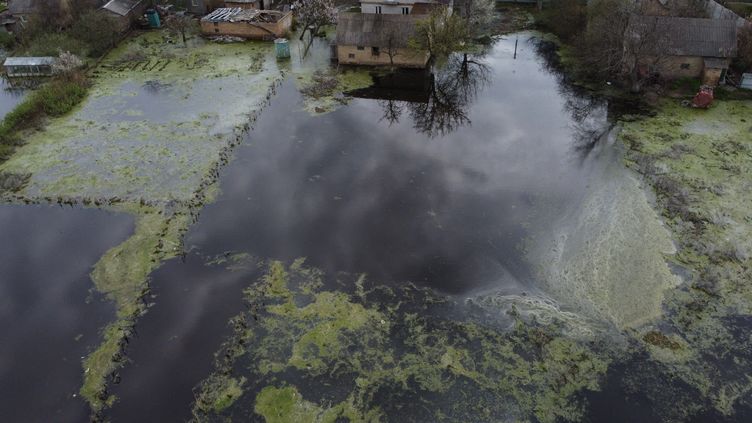 Houses flooded in the village of Dmitive on April 30, 2022.  (Nicolas Garcia / AFP)