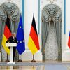 Le chancelier allemand, Olaf Scholz, et le président russe, Vladimir Poutine, lors d'une conférence de presse commune au Kremlin, à Moscou, le 15 février 2022. (KAY NIETFELD / DPA / AFP)