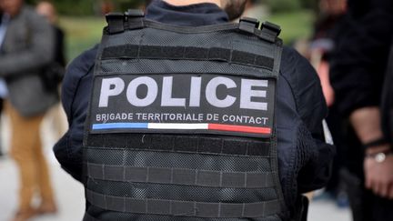 Un policier à Paris, le 26 avril 2022.&nbsp; (THOMAS COEX / AFP)