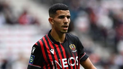 Le footballeur Youcef Atal, lors d'un match entre l'OGC Nice et Troyes, le 9 octobre 2022, au stade de l'Allianz Riviera, à Nice (Alpes-Maritimes). (NSJSPORT / SHUTTERSTOCK / SIPA)