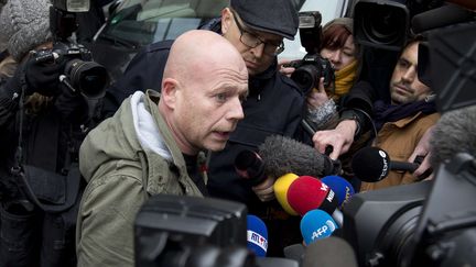 L'avocat de Salah Abdeslam, Sven Mary, devant le siège de la police fédérale à Bruxelles, le 19 mars 2016.&nbsp; (PETER DEJONG / AP / SIPA)