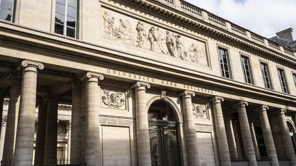 Scandale des cadavres à l'université de Paris-Descartes : mise en examen de l'ancien président de l'université