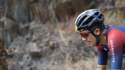 Richard Carapaz sous les couleurs d'Ineos Grenadiers le 8 septembre 2022, sur la Vuelta. (JAVIER LIZON / AFP)