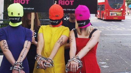 Amnesty International a  remis jeudi à l&#039;ambassade de Russie à Londres une pétition en faveur du groupe punk russe Pussy Riot
 (Max Nash / AFP)