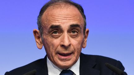 Eric Zemmour lors d'un meeting à Paris, le 10 avril 2022. (BERTRAND GUAY / AFP)