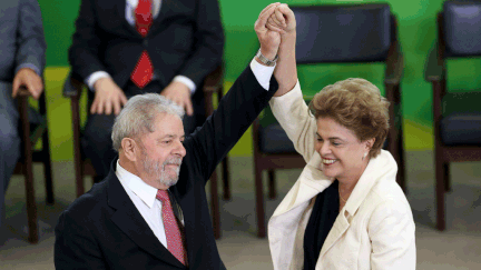 &nbsp; (Dilma Roussef, la présidente du Brésil, et Lula son prédécesseur © REUTERS/Adriano Machado)