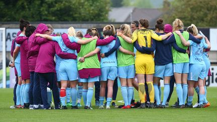 Les joueuses de Manchester City après un match perdu contre Arsenal, le 12 mai 2018 au stade de Meadow Park, à Borehamwood (Royaume-Uni).&nbsp; (KIERAN GALVIN / NURPHOTO / AFP)