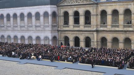  (Des proches des victimes des attentats à Paris, ici lors d'un hommage national le 27 novembre 2015, se heurtent à de nombreuses interrogations © MaxPPP)