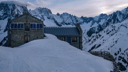 Le&nbsp;refuge du Requin à Chamonix, dans le massif du&nbsp;Mont-Blanc, dans les Alpes. Photo d'illustration.&nbsp; (BAPTISTE SAVIGNAC / MAXPPP)