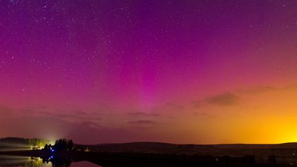 Une aurore bor&eacute;ale au-dessus de Brecon Beacons (Royaume-Uni), le 17 mars 2015. (POLLY THOMAS / REX / SIPA)