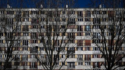 Confinement : les mal-logés font part de leur quotidien morose (PHILIPPE LOPEZ / AFP)