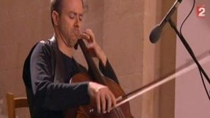 1ere suite pour violoncelle seul de Bach par Henri Demarquette
 (Culturebox)