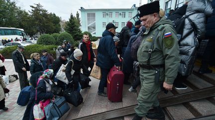 Des habitants de la région de Kherson (Ukraine) évacués en Crimée, le 21 octobre 2022. Photo d'illustration (STRINGER / EPA)