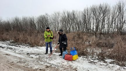 Le 14 janvier 2023, Léna et sa mère Luba ont fui leur village de Paraskoviivka près de Soledar (Ukraine) car leur vie était en danger. (GILLES GALLINARO / RADIOFRANCE)