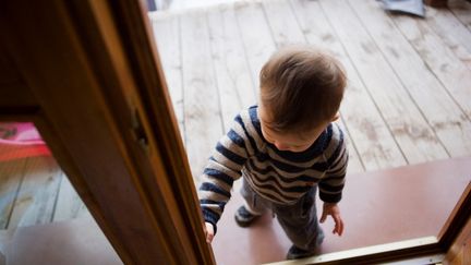 Les d&eacute;marches d'adoption ne sont pas toujours simples pour les conjoints des parents biologiques. (LIESEL BOCKL / IMAGE SOURCE / AFP)