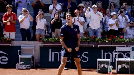 Lorenzo Sonego crée la sensation sur le court Suzanne-Lenglen, le 2 juin 2023. Mené deux manches à rien par Andrey Rublev, l'Italien renverse la vapeur et s'impose en cinq sets. C'est une nouvelle tête d'affiche qui quitte le tournoi prématurément. (MAXPPP)