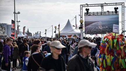 Berck-sur-Mer pendant les rencontres de cerfs volants, qui se finissent dimanche 23 avril. (FIRAS ABDULLAH / ANADOLU AGENCY)