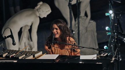 Yael Naim en concert au Musée de la piscine de Roubaix le 3 octobre 2014
 (Hubert Van Maele / PhotoPQR La Voix du Nord)