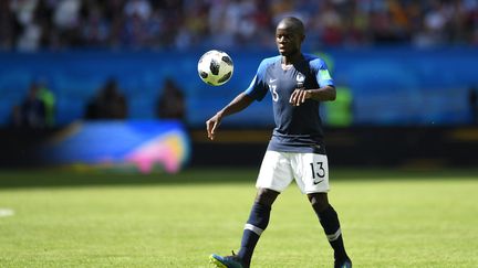 N'Golo Kanté, le 16 juin 2018, à Kazan (Russie) lors du premier de l'équipe de France dans la Coupe du monde, face à l'Australie. (ANDREAS GEBERT / DPA)