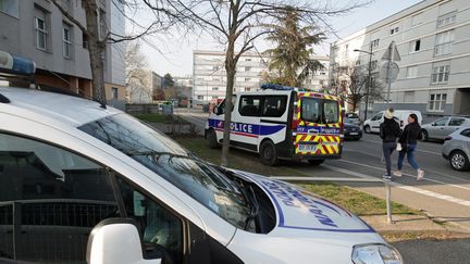 Des policiers en patrouille dans le quartier du Neuhof, à Strasbourg. Illustration (DOMINIQUE GUTEKUNST / MAXPPP)