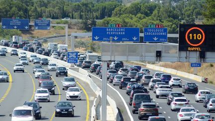 Des bouchons sur l'autoroute A9 au niveau de Narbonne (Aude), le 29 juillet 2017. (MAXPPP)