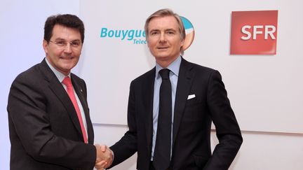 Olivier Roussat, PDG de Bouygues Telecom (G) et&nbsp;Jean-Yves Charlier, directeur g&eacute;n&eacute;ral de SFR, le 3 f&eacute;vrier 2014 &agrave; Paris.&nbsp; (ERIC PIERMONT / AFP)