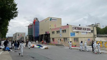 L'usine Lafarge du 15e arrondissement de Paris occupée par les militants d'Extinction Rébellion. (Emmanuel Grabey (France Bleu Paris))