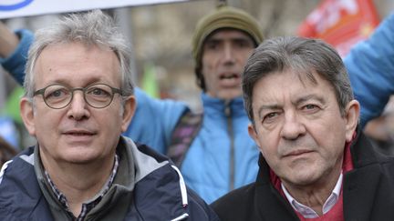 Pierre Lauret (à gauche) et Jean-Luc Mélenchon lors d'une manifestation à Paris, le 15 février 2015. (LOIC VENANCE / AFP)