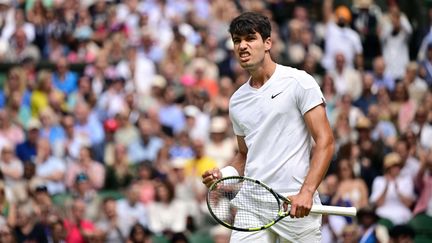 Carlos Alcaraz, lors de sa demi-finale de Wimbledon face à Daniil Medvedev, le 12 juillet 2024. (JAMES VEYSEY / SIPA)