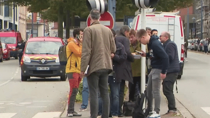 Attaque au couteau à Arras : les témoins et leurs proches sous le choc