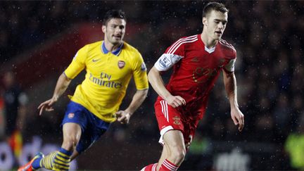 Calum Chambers évoluera sous les couleurs des Gunners d'Olivier Giroud la saison prochaine. (ADRIAN DENNIS / AFP)