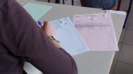 Des élèves de Terminales lésés sur leurs notes de spécialités en raison d'une numérisation partielle des copies du bac 2023. (ALEXANDRE BERTHAUD / RADIO FRANCE)