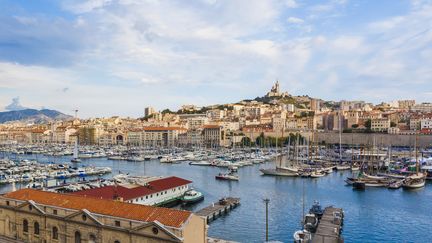 Marseille / Paris : un doublé gagnant pour les JO 2024 ?&nbsp;Le Vieux Port et la vieille ville à Marseille. (WESTEND61 / WESTEND61 / GETTY IMAGES)